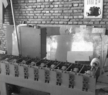 普通厂家规模小，作坊式生产